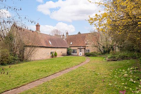 4 bed property, in High Street, £550,000