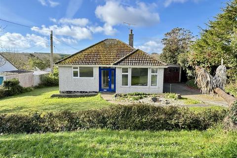 2 bed property, in Portheast Way, £275,000