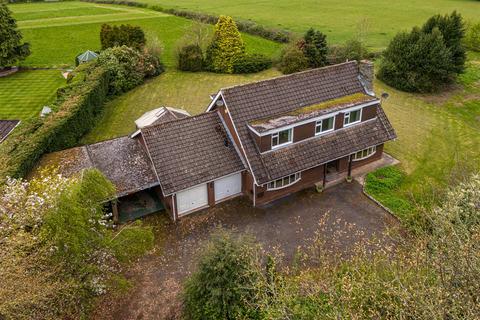 4 bed property, in Greenways, £950,000