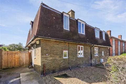 3 bed property, in Broadmead, £400,000