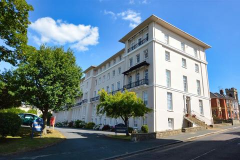 1 bed property, in SEAWARD FACING CENTRAL RYDE, £165,000
