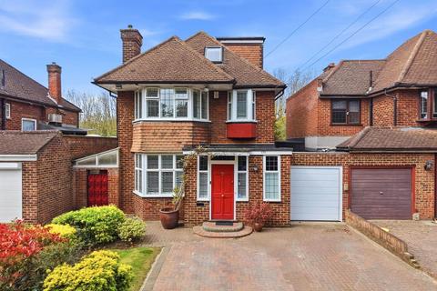 4 bed property, in Salmon Street NW9, £830,000