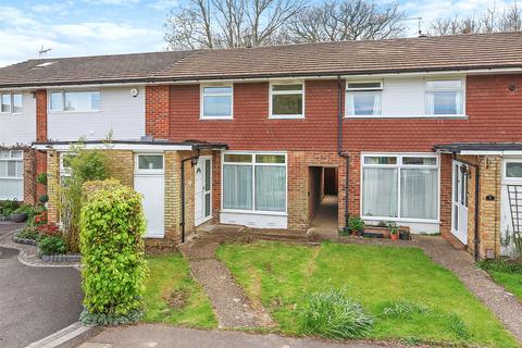 3 bed property, in Woodland Court, £550,000