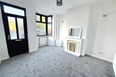 2 bed property, in Top Road, £115,000