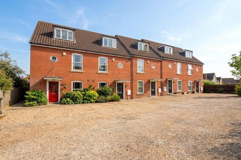 4 bed property, in Sheepcote Lane, £290,000