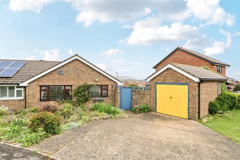 2 bed property, in Shottsford Close, £385,000