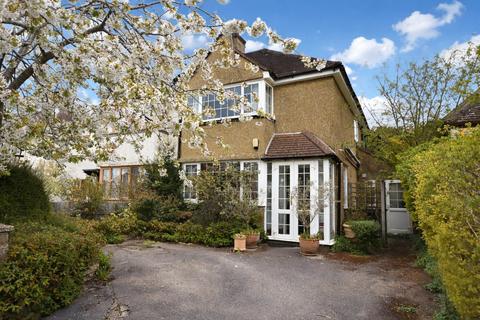 3 bed property, in Weydon Hill Road, £565,000