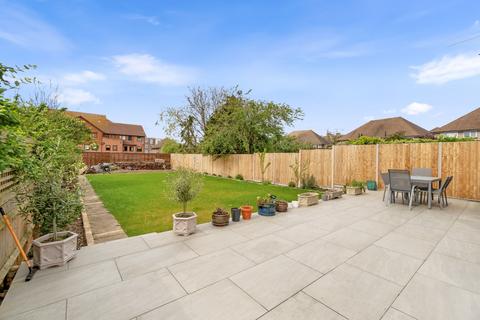 3 bed property, in Cressingham Grove, £685,000