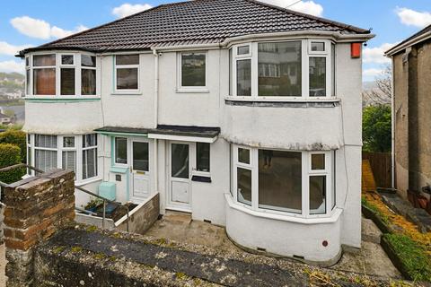 3 bed property, in Cardinal Avenue, £200,000