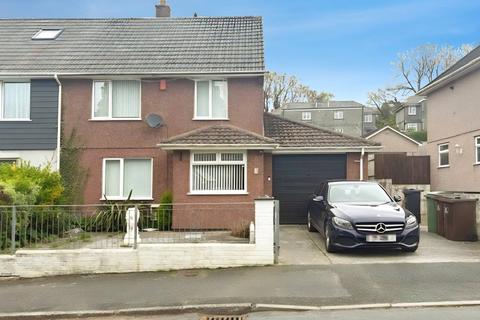 3 bed property, in Hele Gardens, £320,000