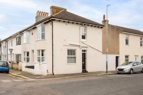 3 bed property, in Shirley Street, £500,000