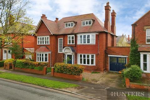 7 bed property, in Cardigan Road, £425,000