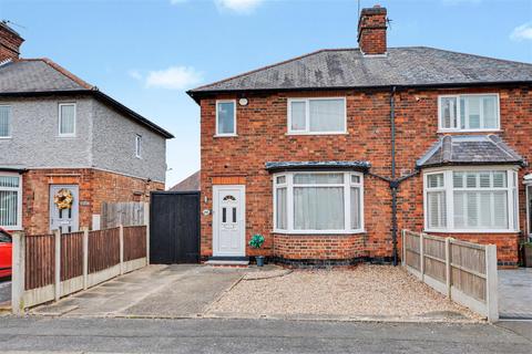 2 bed property, in Wellington Street, £210,000