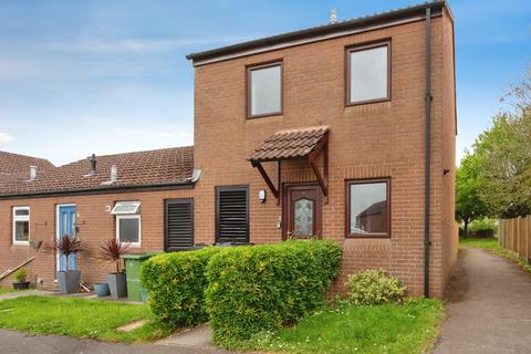 3 bed property, in Parsons Way, £270,000