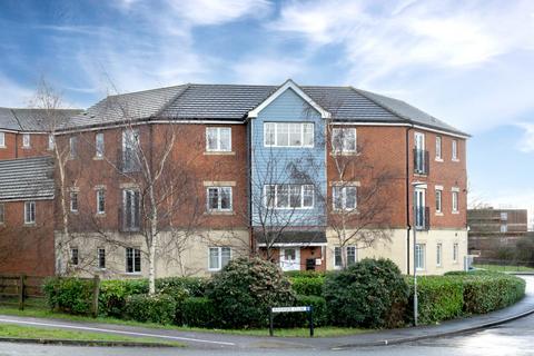 2 bed property, in Riverside Close, £149,000