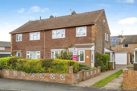 3 bed property, in Cherry Grove, £150,000