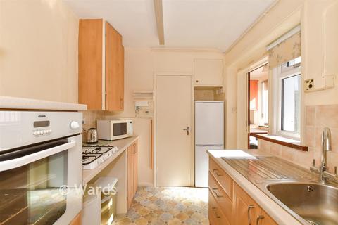 2 bed property, in Pretoria Road, £225,000