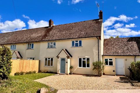 3 bed property, in The Elms, £425,000