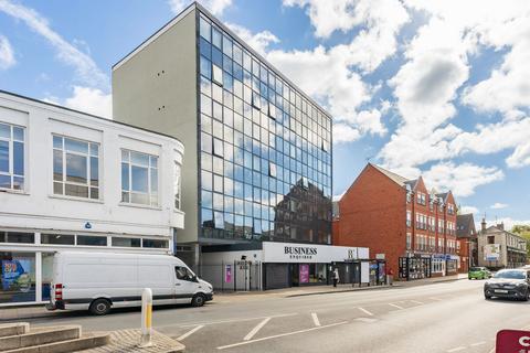 2 bed property, in Prince Of Wales Road, £170,000