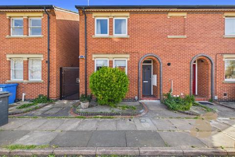 2 bed property, in Emlen Street, £190,000