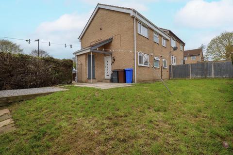 2 bed property, in Westcroft Grove, £120,000