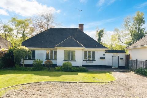 2 bed property, in Manor Road, £415,000
