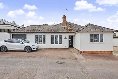 2 bed property, in New Road, £600,000