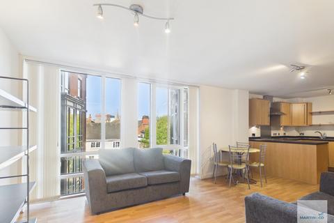 2 bed property, in Weekday Cross Building, £140,000