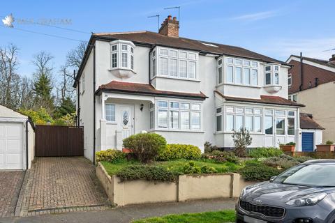 3 bed property, in Rookwood Avenue, £575,000