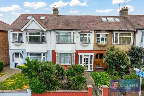 3 bed property, in Carlton Terrace, £460,000