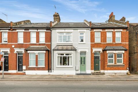 2 bed property, in Haydons Road, £675,000