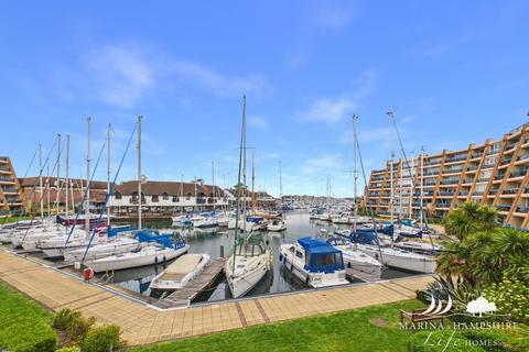 1 bed property, in Oyster Quay, £265,000
