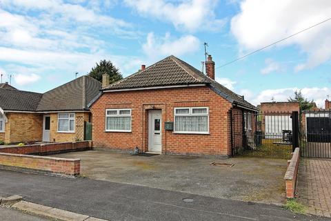 2 bed property, in Willow Park Drive, £200,000