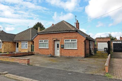 2 bed property, in Willow Park Drive, £205,000