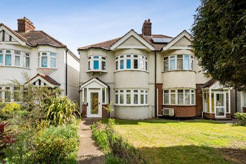 3 bed property, in Footscray Road, £530,000