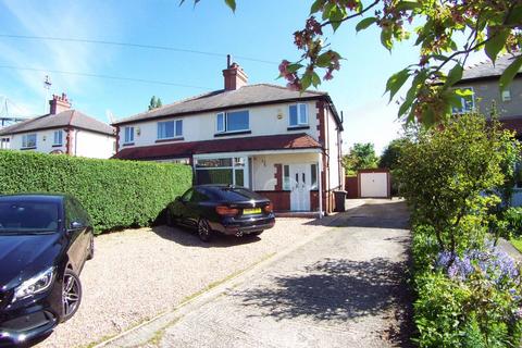 4 bed property, in Newport View, £360,000