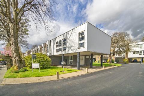 3 bed property, in Avondale Court, £385,000