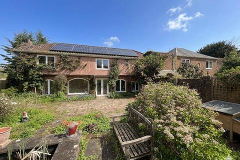 5 bed property, in Houndsmoor Lane, £500,000