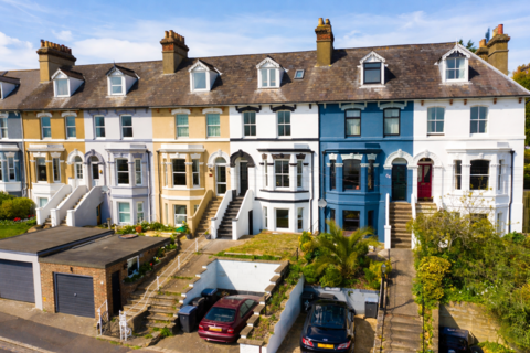 5 bed property, in Priory Hill, £350,000
