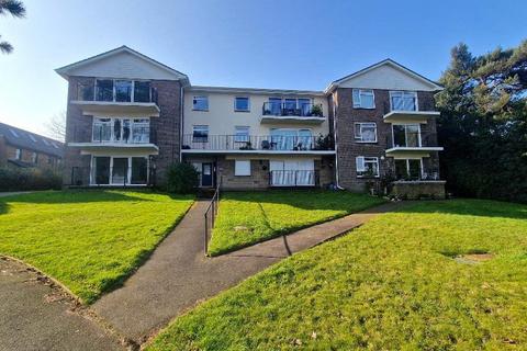 2 bed property, in Victoria Avenue, £185,000