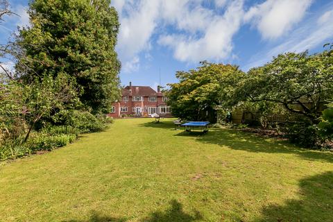 5 bed property, in Roedean Crescent, £3,250,000