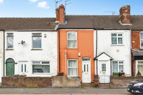 2 bed property, in Newark Road, £90,000