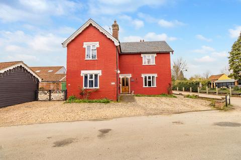 6 bed property, in Station Road, £575,000
