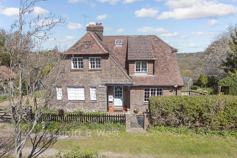 4 bed property, in Saint Hill Road, £850,000