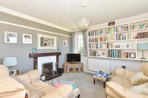 4 bed property, in Saint Hill Road, £800,000