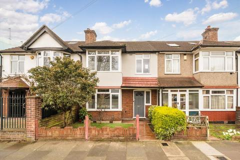 3 bed property, in Clayponds Avenue, £635,000