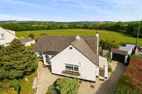 2 bed property, in Binkham Hill, £500,000