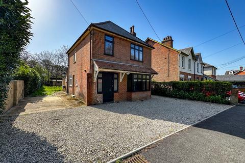 3 bed property, in Wimborne Road, £495,000