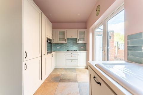 3 bed property, in Main Avenue, £325,000