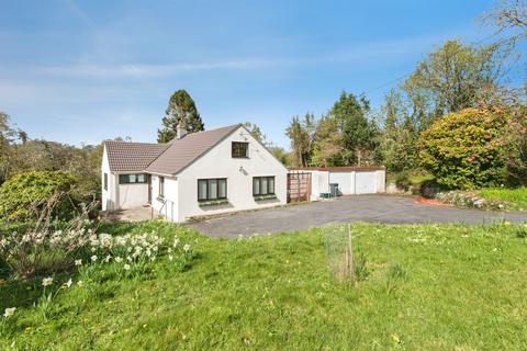 4 bed property, in Crewkerne Road, £550,000